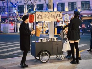 Young Entrepreneurs Change the Face of Street Vending in China