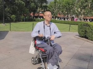 Disabled Man Travels China in Wheelchair
