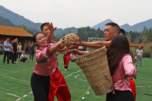 Chongqing Village Celebrates National Day with Bamboo Ring Ball Match