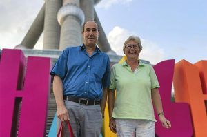 German Tourist Welcomed as 100 Millionth Visitor to Shanghai's Pearl Tower