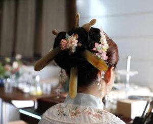 Three Knives Hairstyle Experiences Resurgence in Fuzhou