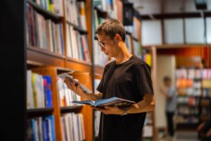 Bookstore Opens in Guangzhou Railway Station