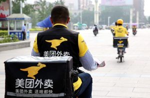 Communities Help Delivery Workers Enjoy Spring Festival